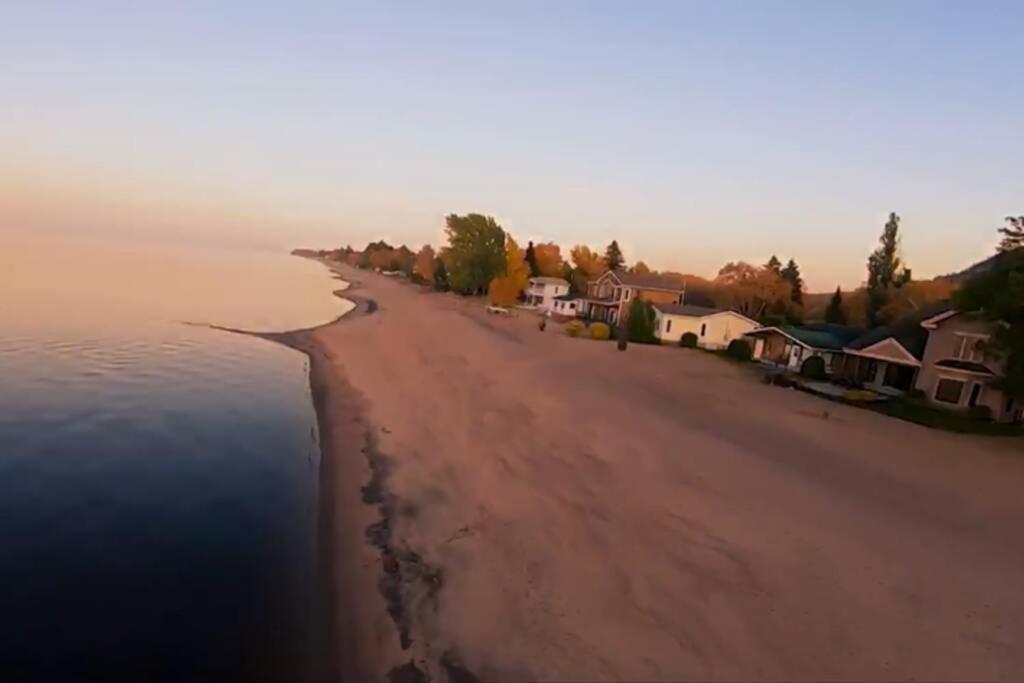 Maison Sur Le Lac Desbiens ภายนอก รูปภาพ